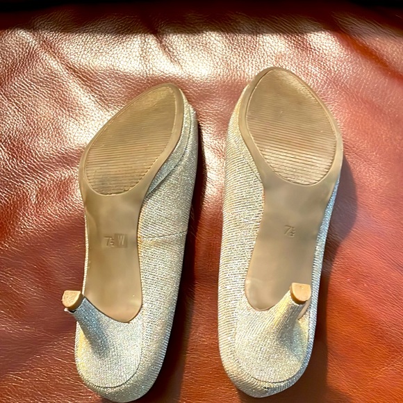 Great Wedding or Special Occasion shoes.  Kelly & Katie brand size 7.5 W. - Picture 6 of 11